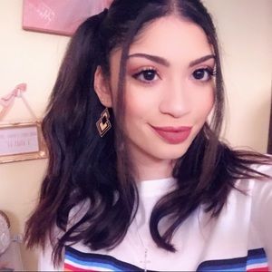 Meet your Posher, Jillian